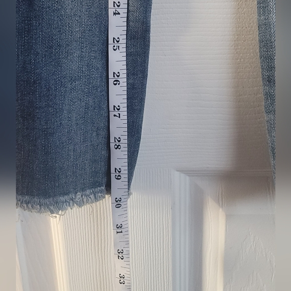 LIKE NEW medium blue dad jeans feature a high-rise cross-over waistband - Picture 2 of 8